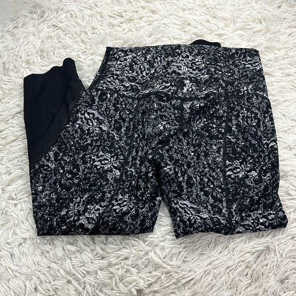 Lululemon Wunder Under Crop *Scallop 24" Achromatize Ice - Picture 4 of 5